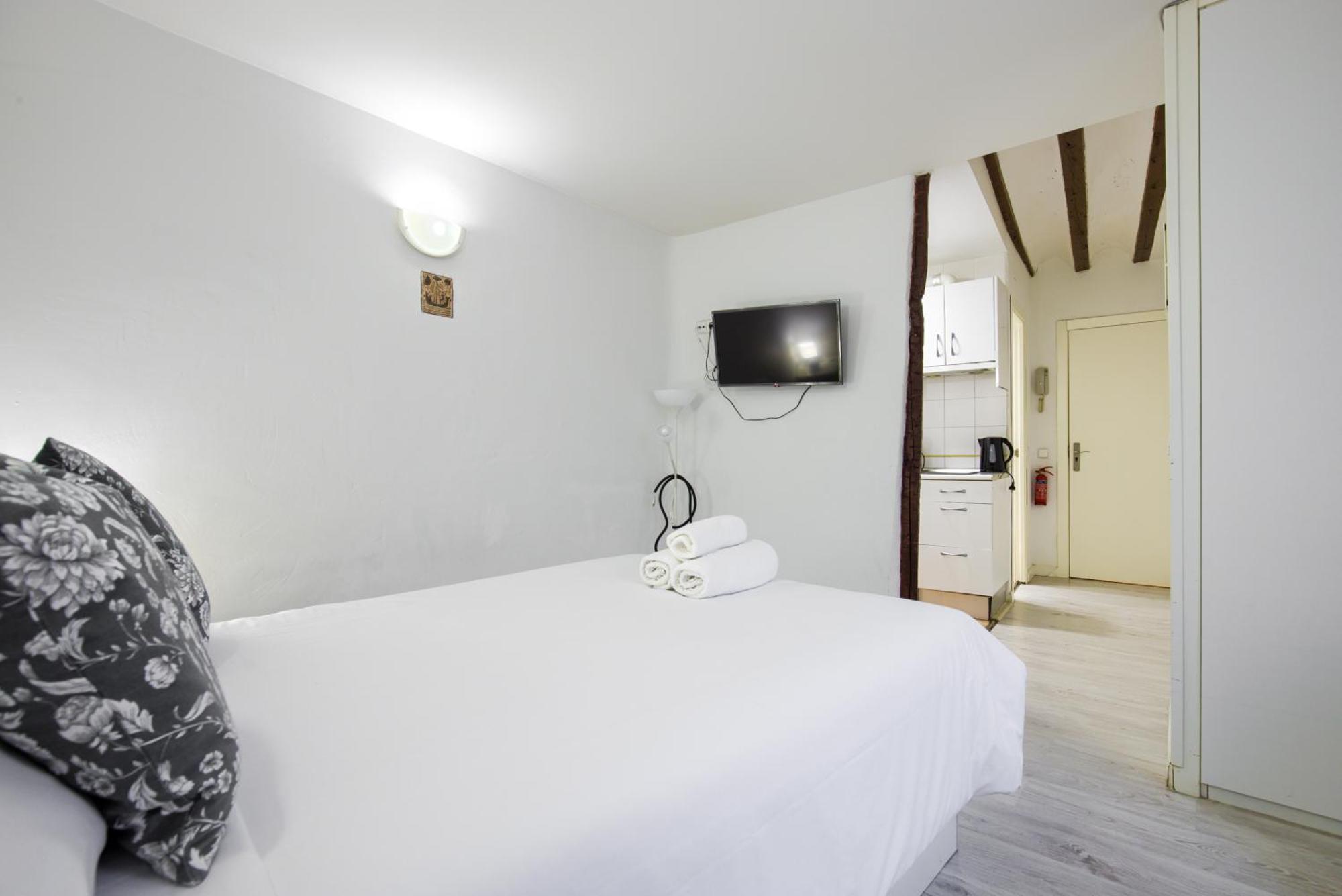 Apartamentos Ryc อัลกาลาเดเอนาเรส ภายนอก รูปภาพ