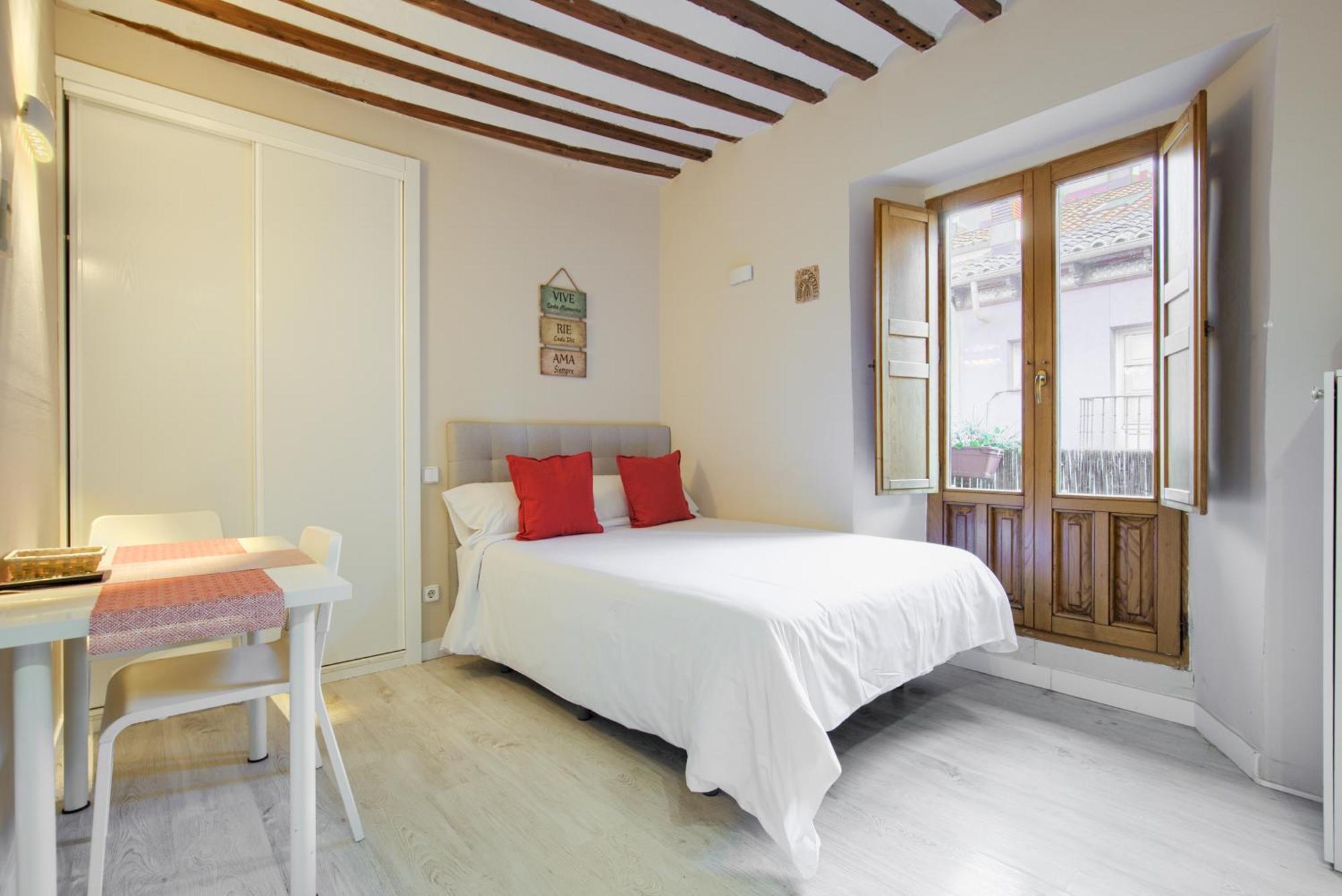 Apartamentos Ryc อัลกาลาเดเอนาเรส ภายนอก รูปภาพ
