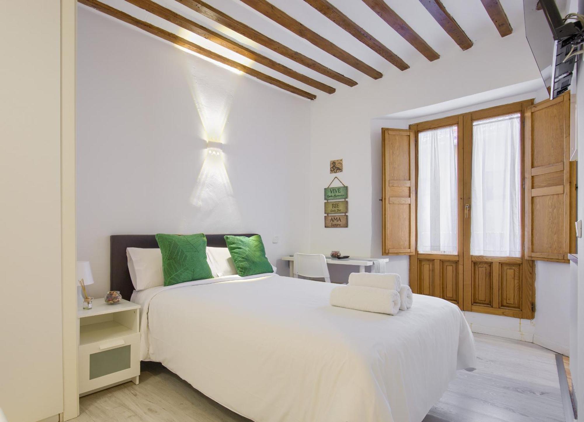 Apartamentos Ryc อัลกาลาเดเอนาเรส ภายนอก รูปภาพ