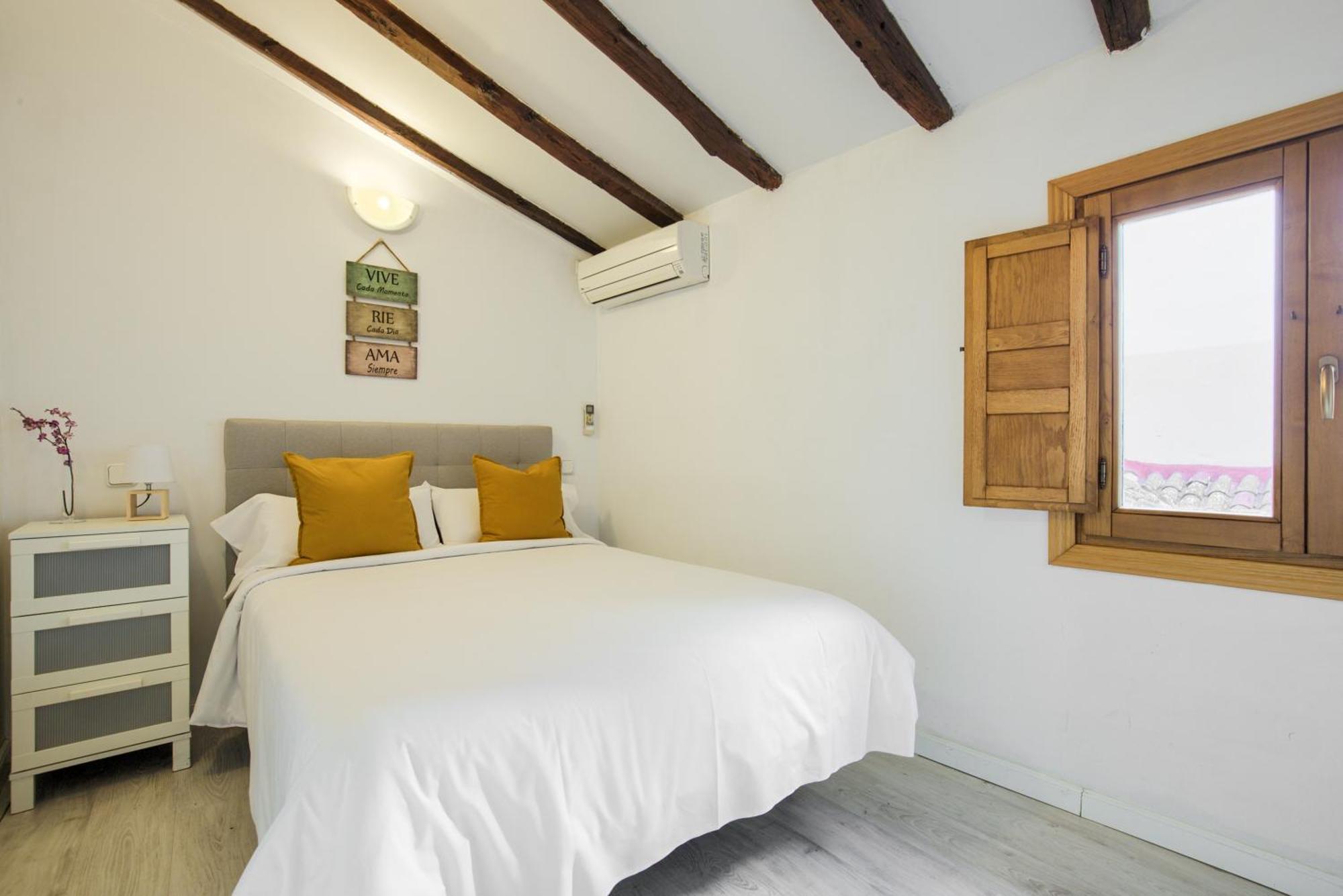Apartamentos Ryc อัลกาลาเดเอนาเรส ภายนอก รูปภาพ