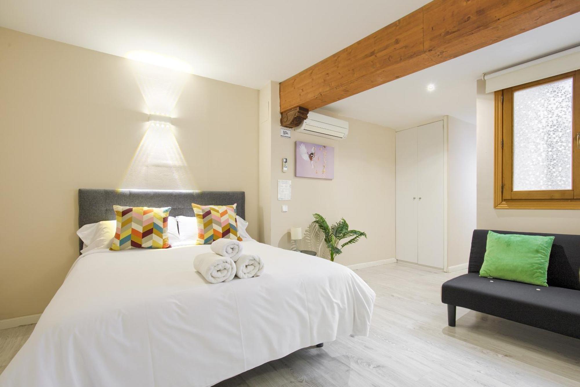 Apartamentos Ryc อัลกาลาเดเอนาเรส ภายนอก รูปภาพ