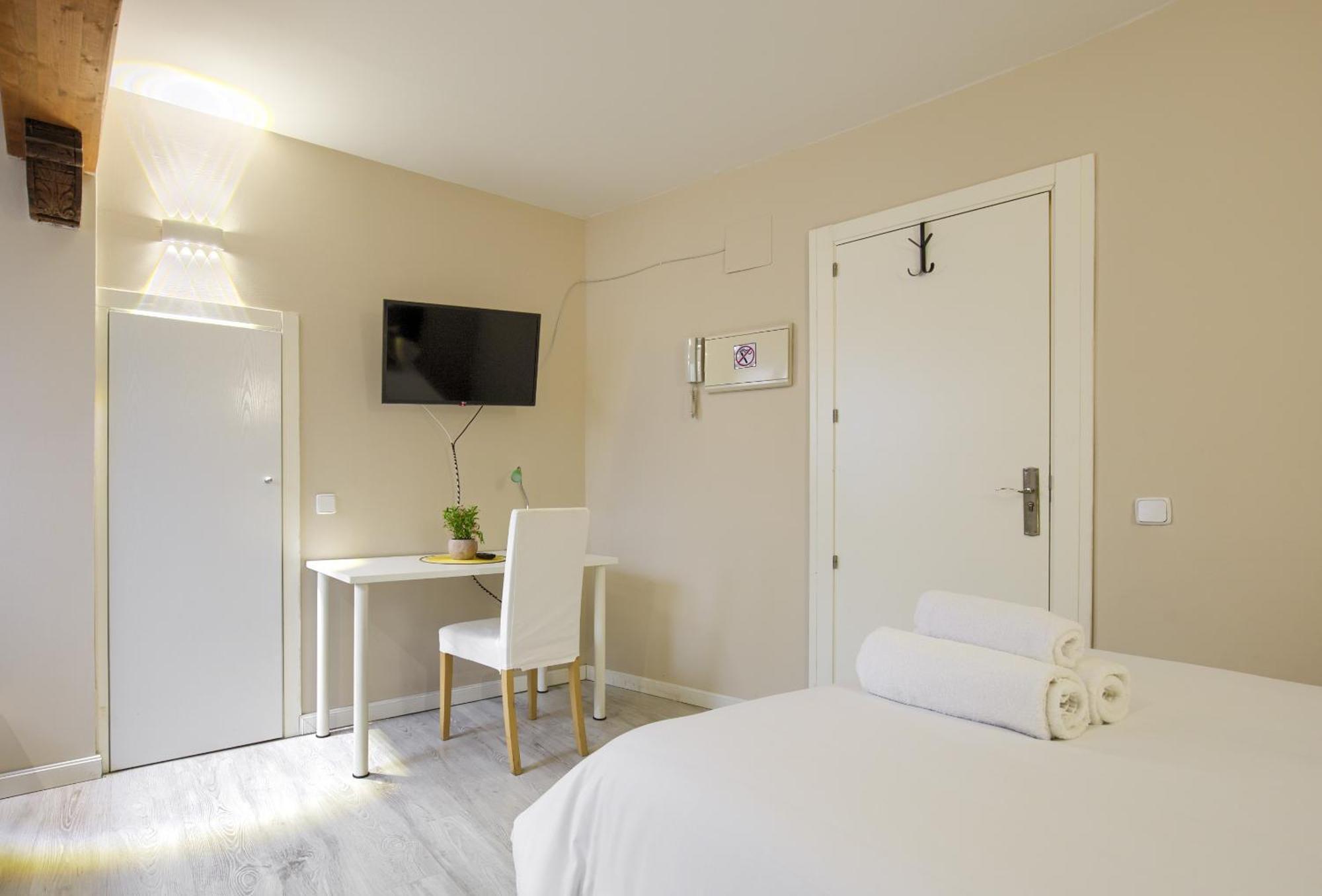 Apartamentos Ryc อัลกาลาเดเอนาเรส ภายนอก รูปภาพ